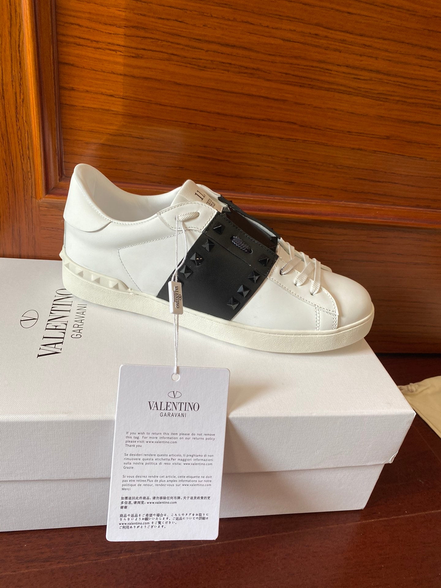 VT Rockstud Sneaker White Black Cowhide 349000