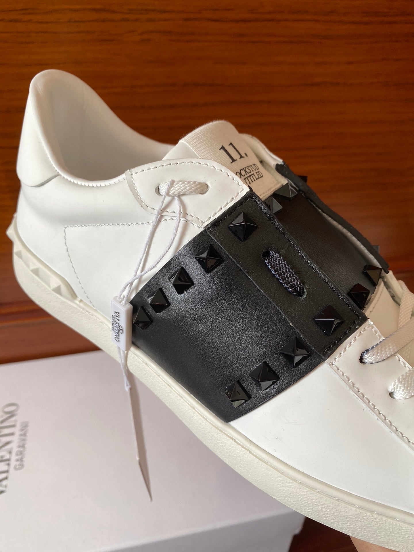 VT Rockstud Sneaker White Black Cowhide 349000