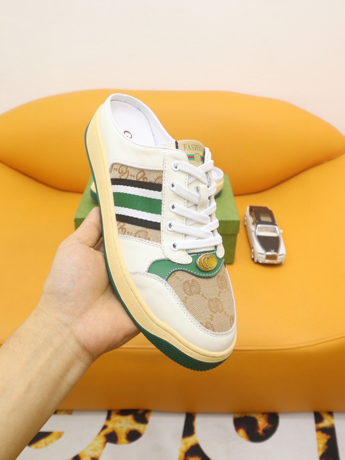 GG Men's Screener Mule White Brown Sheepskin 522951