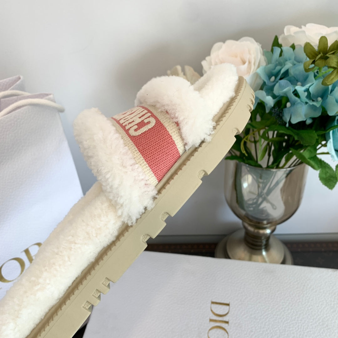 CD Dway Slide Pink White Wool Fleece Lining And Canvas Fabric