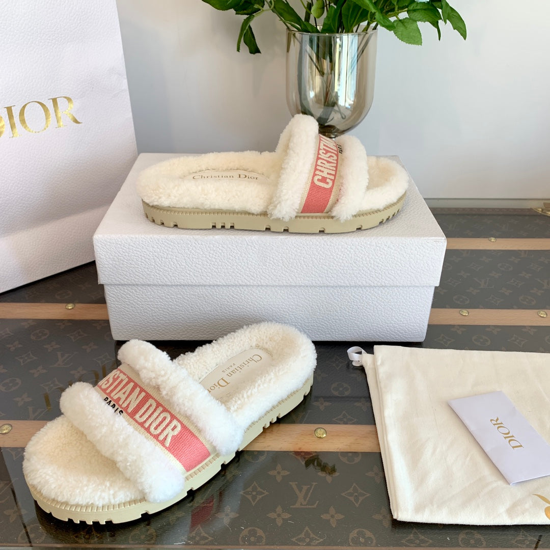 CD Dway Slide Pink White Wool Fleece Lining And Canvas Fabric