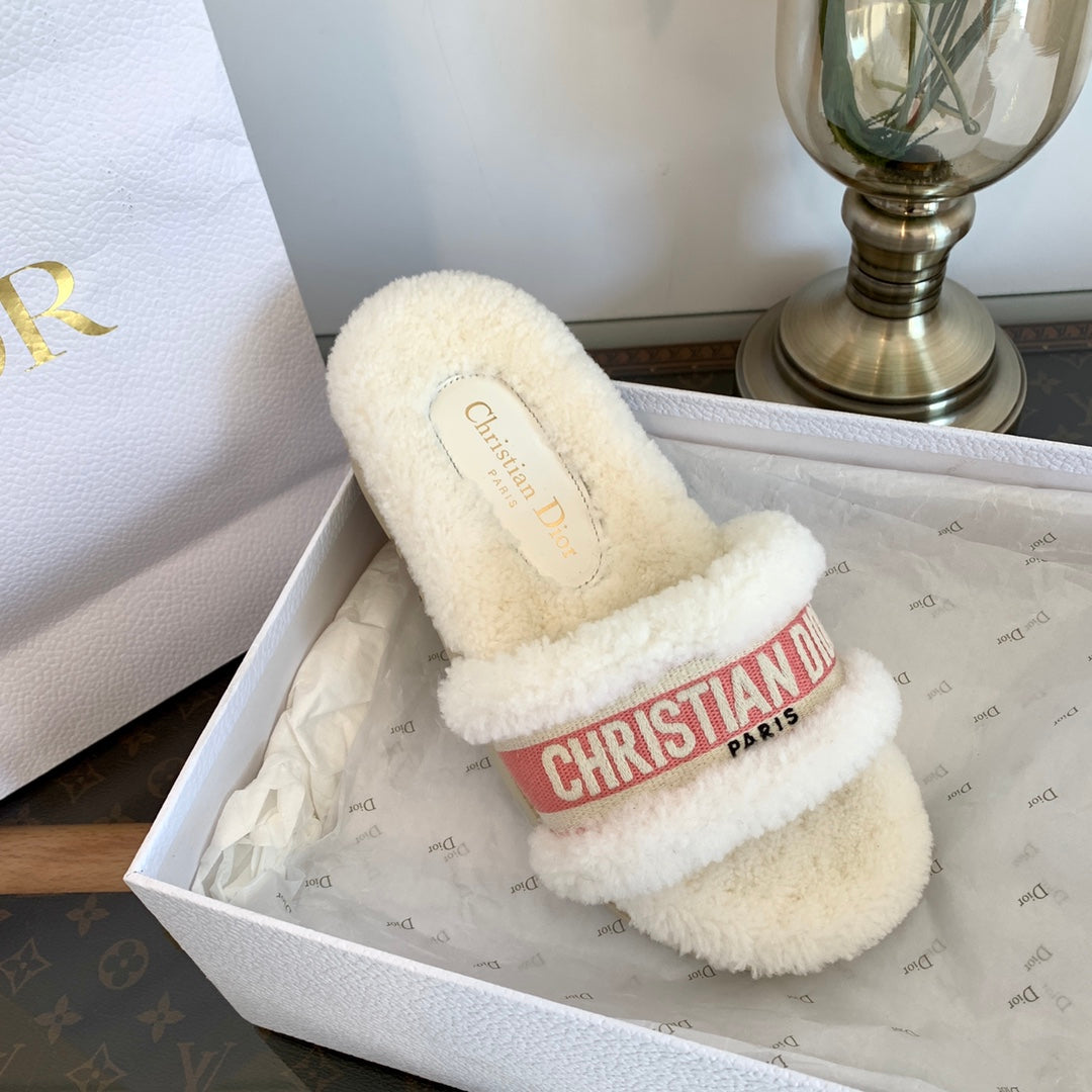 CD Dway Slide Pink White Wool Fleece Lining And Canvas Fabric