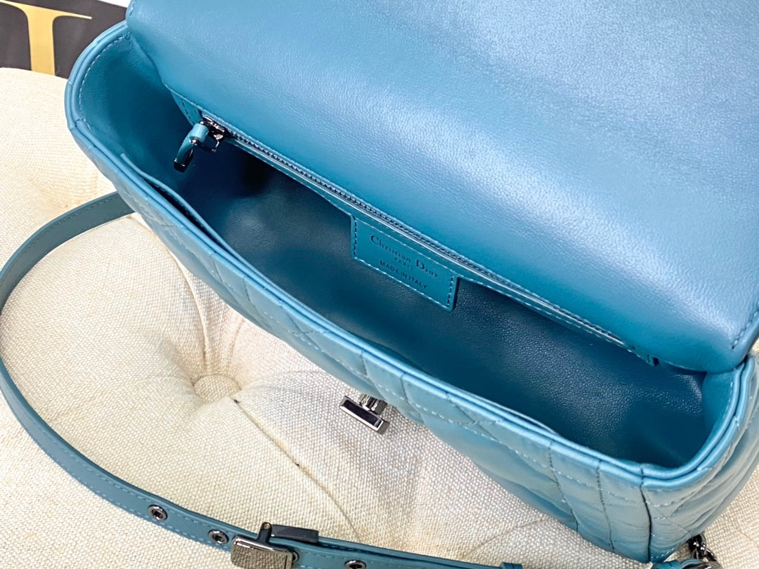 medium caro 25.5 azure blue black hardware