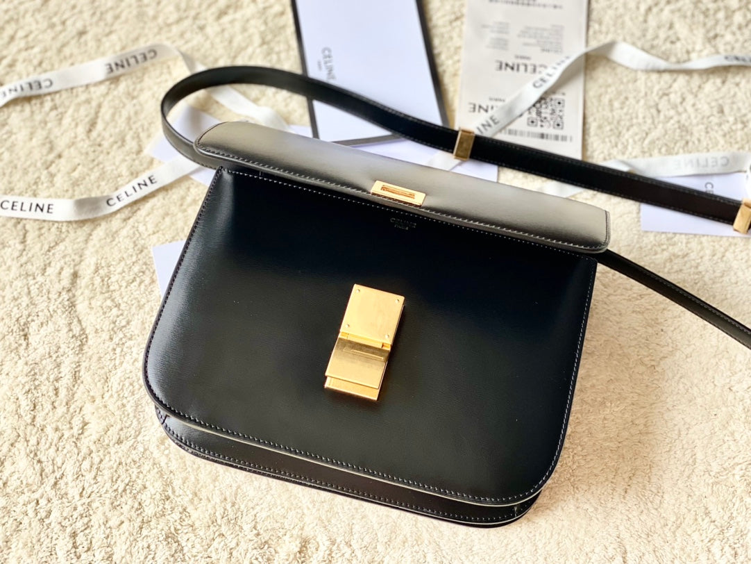 CELINE MEDIUM CLASSIQUE BAG 24CM BLACK CALFSKIN