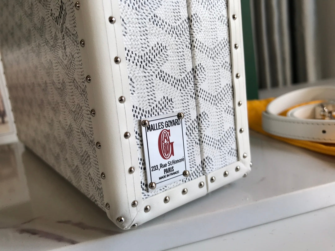 GRAND HÃ”TEL TRUNK BAG 24 IN WHITE GOYARDINE CANVAS AND CALFSKIN