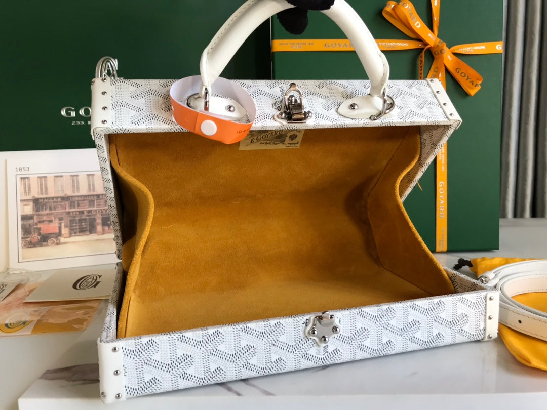 GRAND HÃ”TEL TRUNK BAG 24 IN WHITE GOYARDINE CANVAS AND CALFSKIN