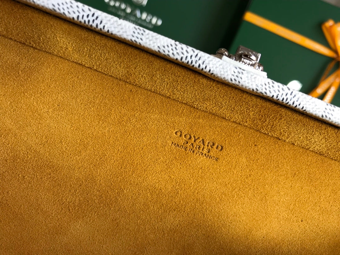 GRAND HÃ”TEL TRUNK BAG 24 IN WHITE GOYARDINE CANVAS AND CALFSKIN