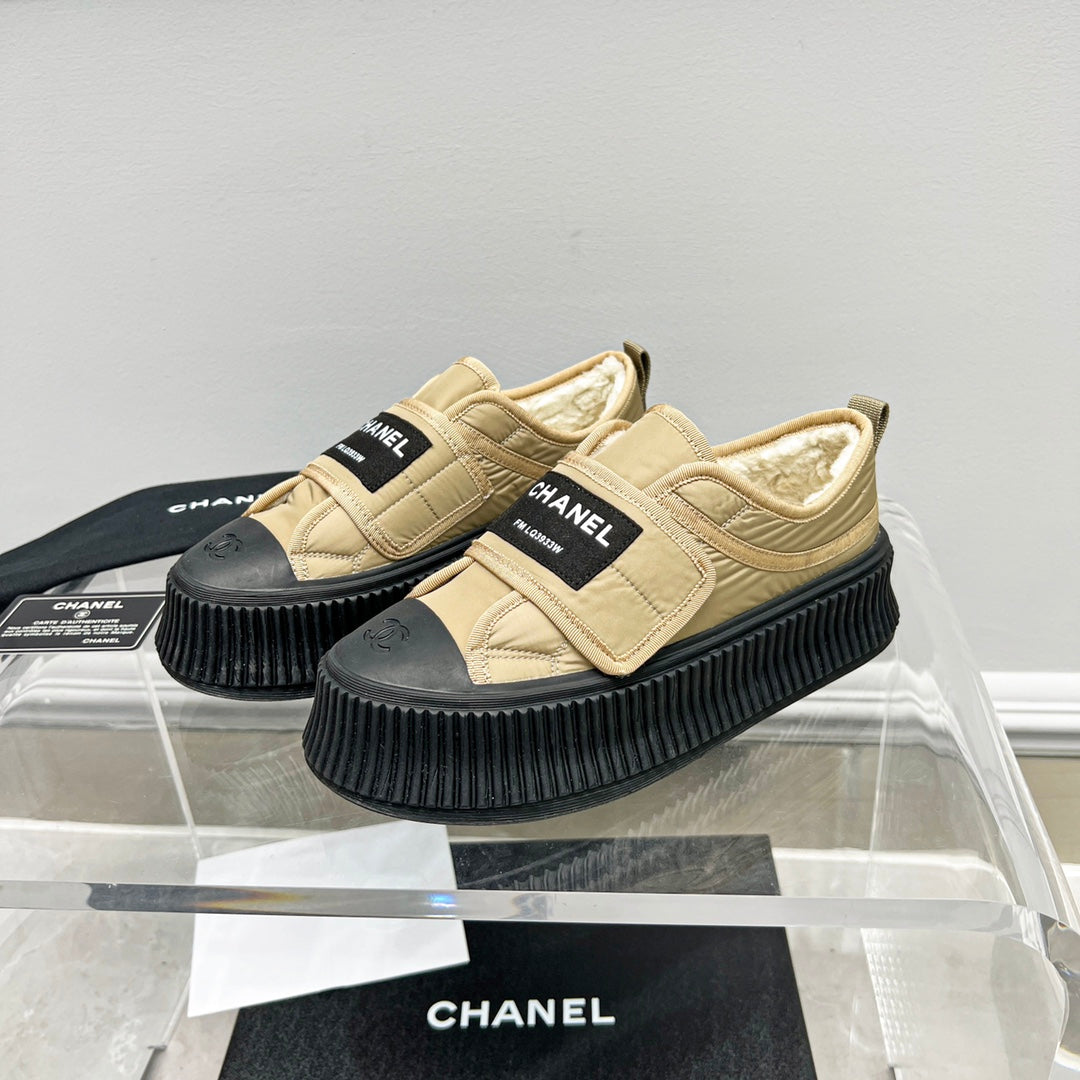 CC Low Sneaker Thick-Soled Beige Rain Velvet Fabric