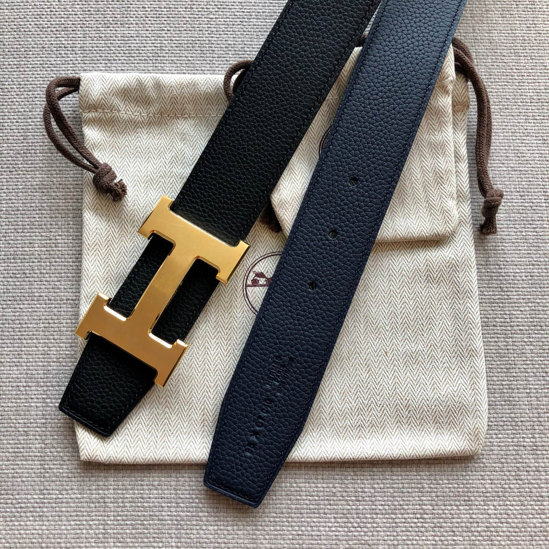 HM BELT BUCKLE & REVERSIBLE BLACK LEATHER STRAP 38MM GOLD HARDWARE