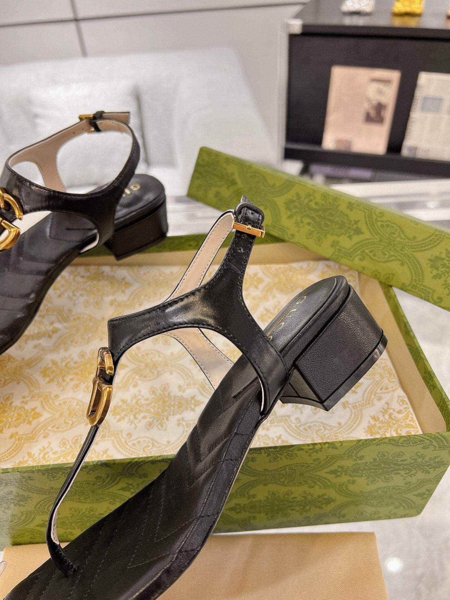 GC Double G Block Heel Thong Sandals Black Leather 292410