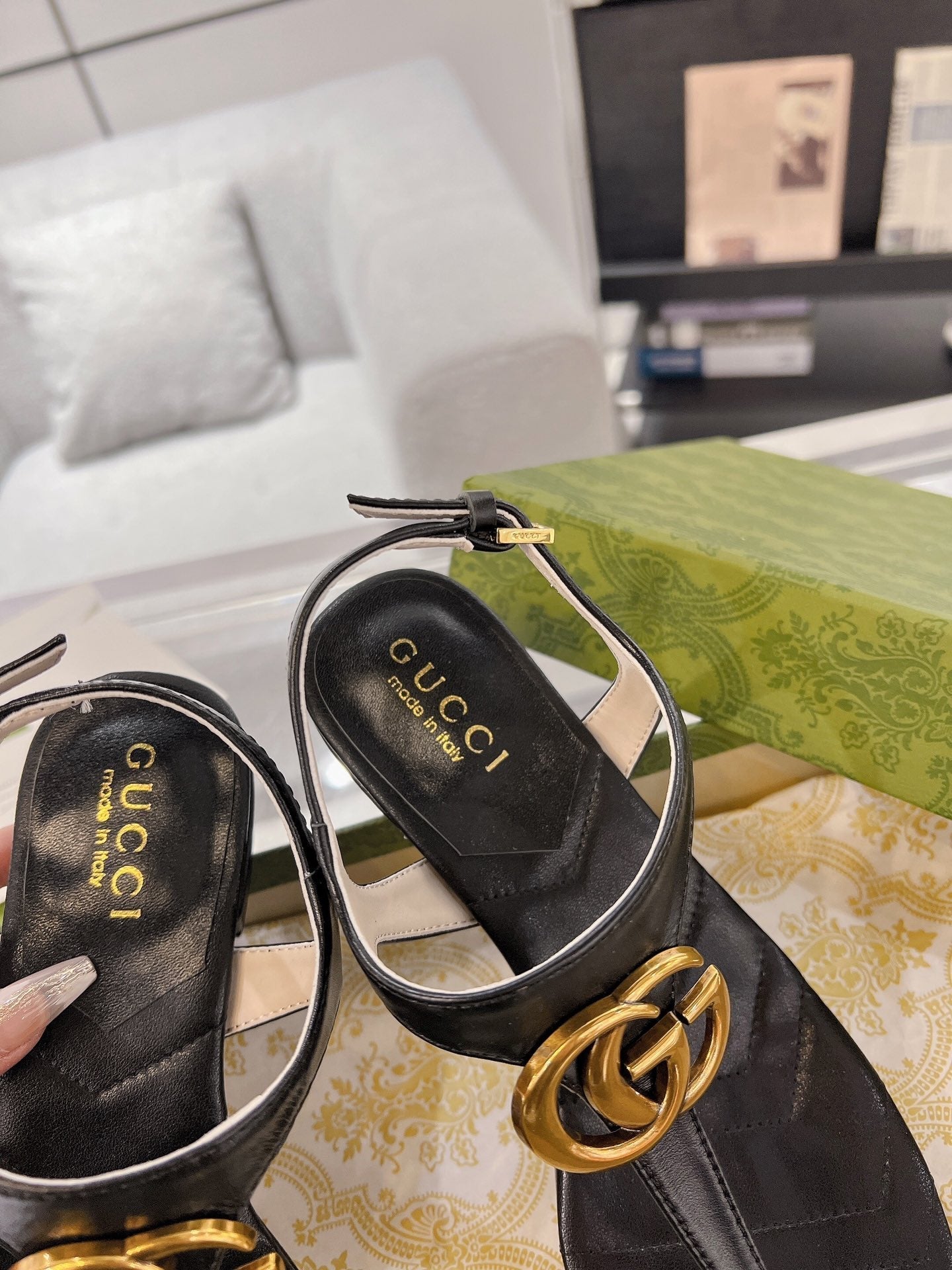 GC Double G Block Heel Thong Sandals Black Leather 292410