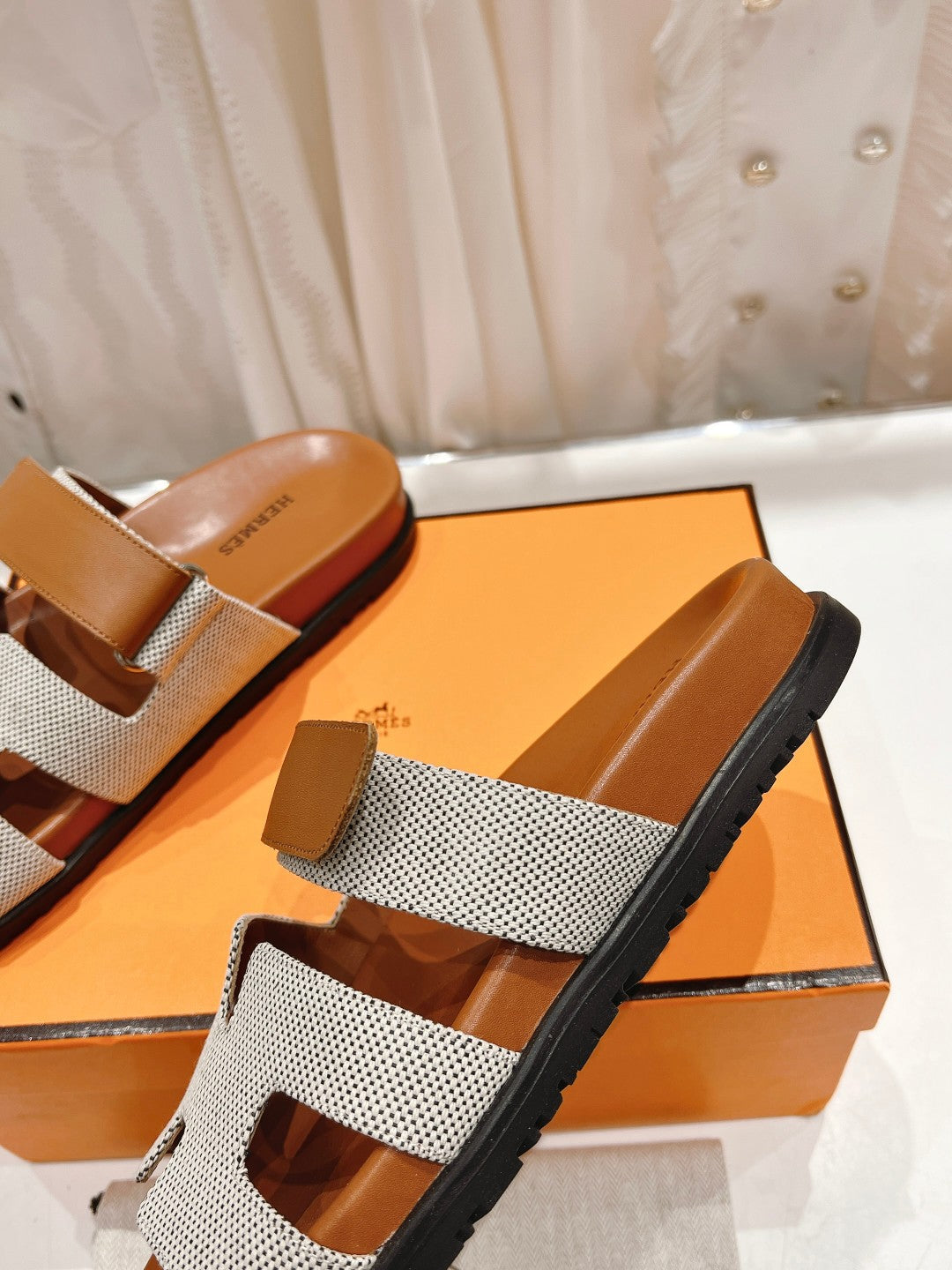 CHYPRE SANDAL BRIGHT BROWN LAMBSKIN AND SILVER DENIM