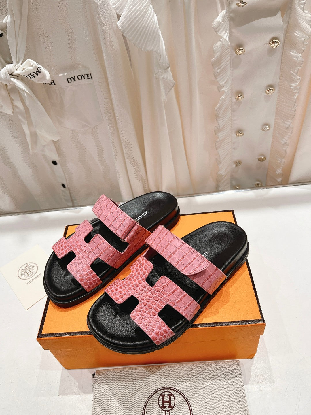 CHYPRE SANDAL BLACK AND BRIGHT PINK LAMBSKIN