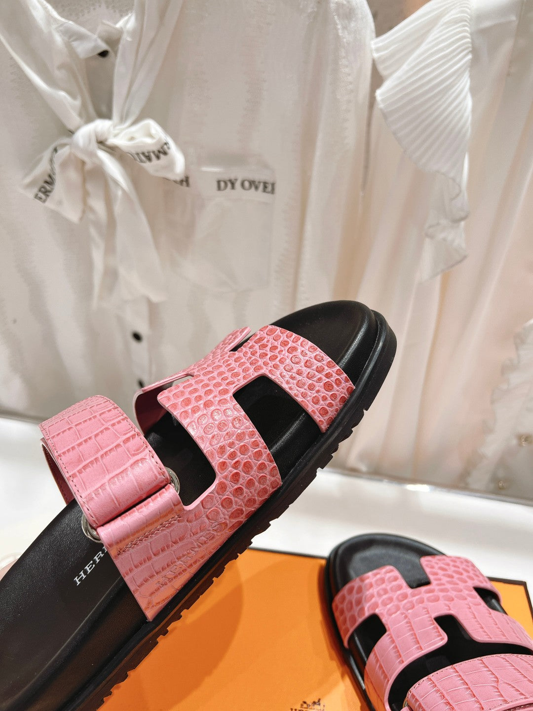 CHYPRE SANDAL BLACK AND BRIGHT PINK LAMBSKIN