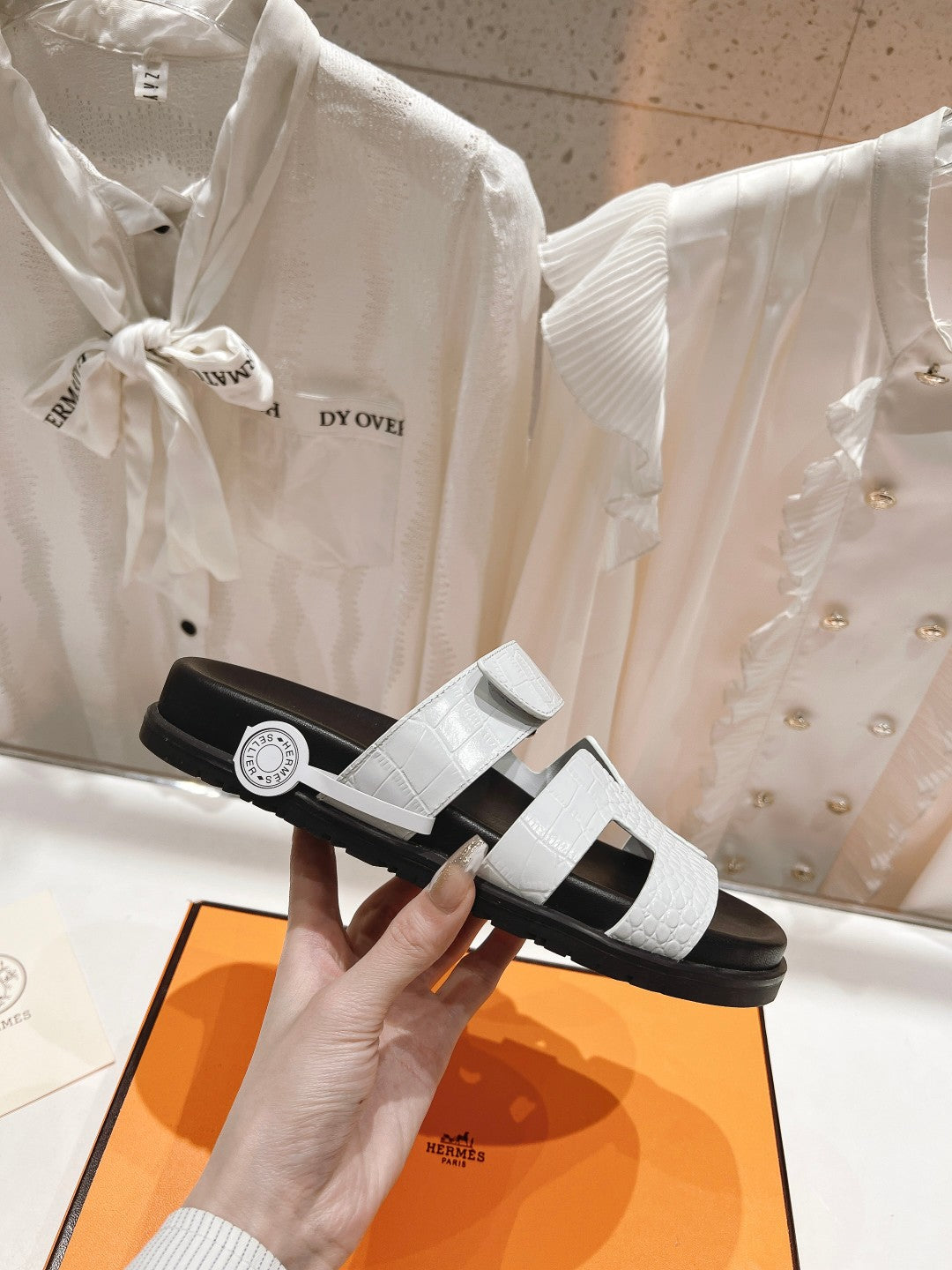 CHYPRE SANDAL BLACK AND WHITE LAMBSKIN