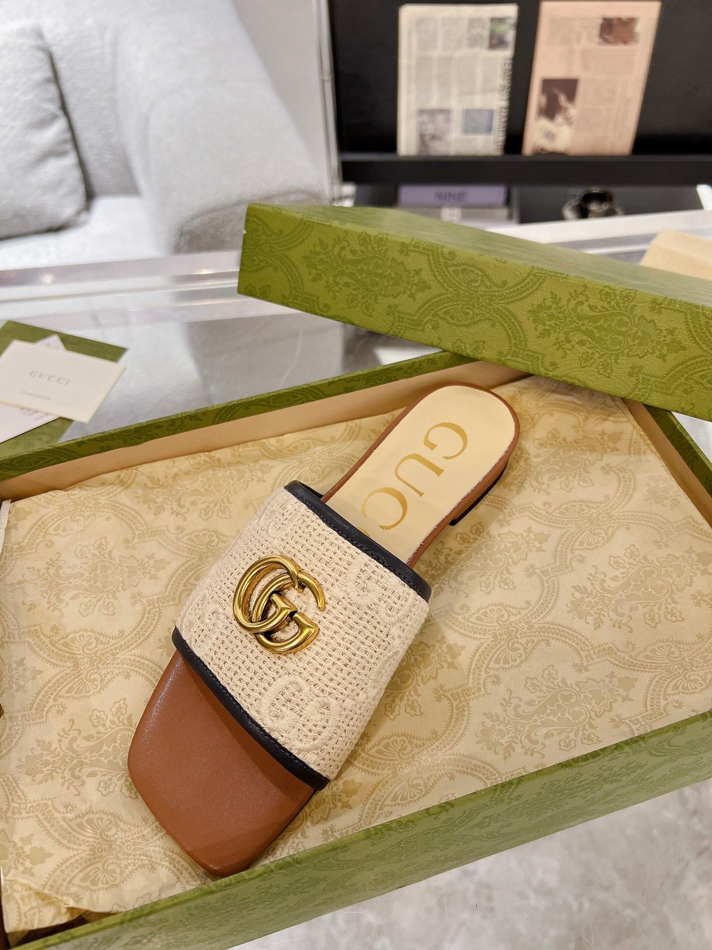 GG EXCLUSIVE SLIDE SANDAL CARAMEL AND CREAM SEDGE