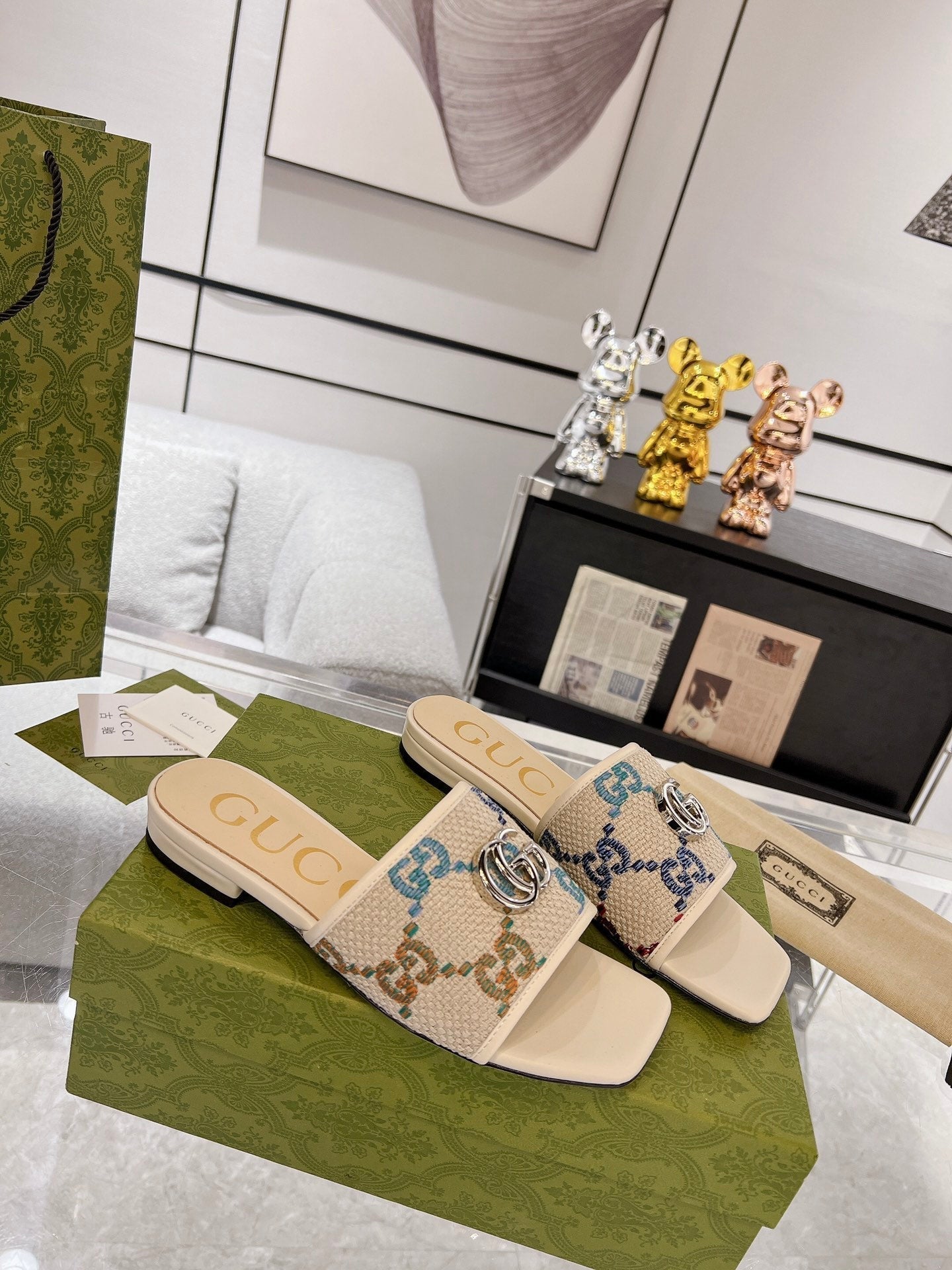 GG EXCLUSIVE SLIDE SANDAL IVORY SEDGE WITH NAVY PATTERN