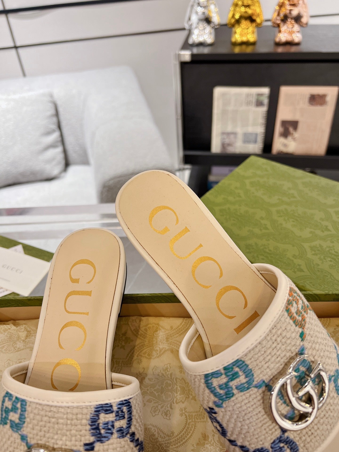 GG EXCLUSIVE SLIDE SANDAL IVORY SEDGE WITH NAVY PATTERN