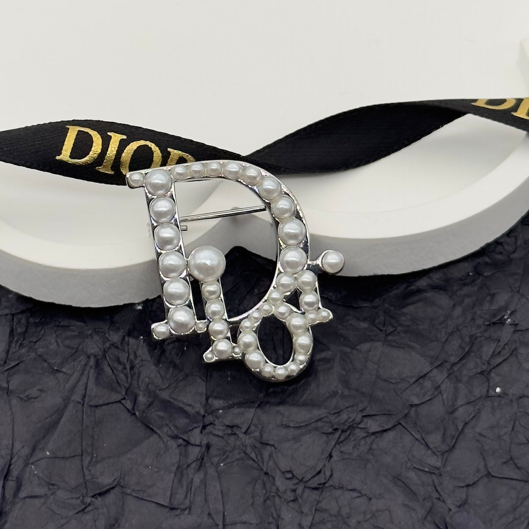 CD Brooch 172878