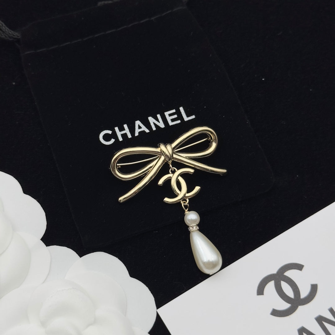 CC  Brooch Pink Gold 173221