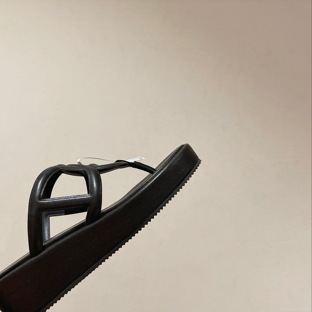 HM Gipsy Platform Thong Black Sheepskin 349419