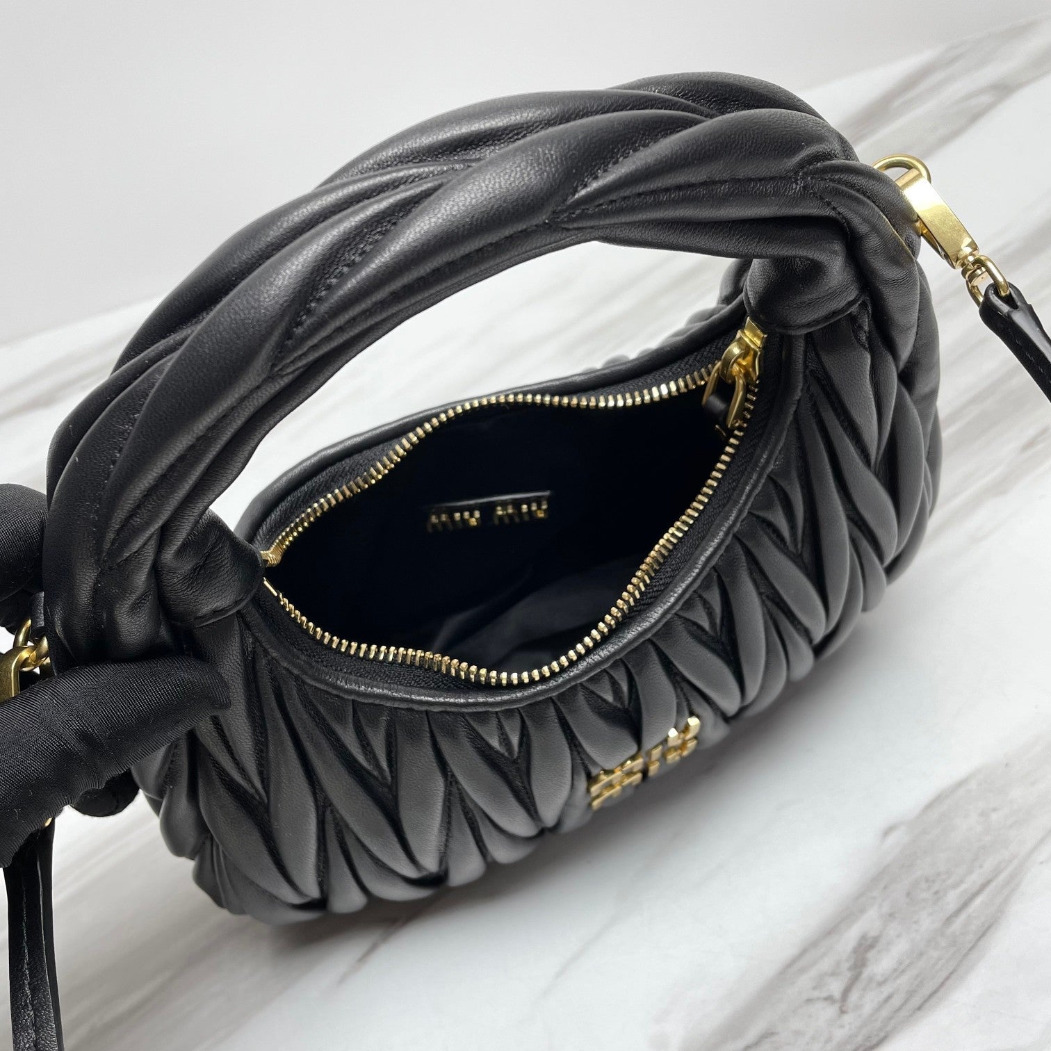 miuwander hobo 23 black matelasse leather