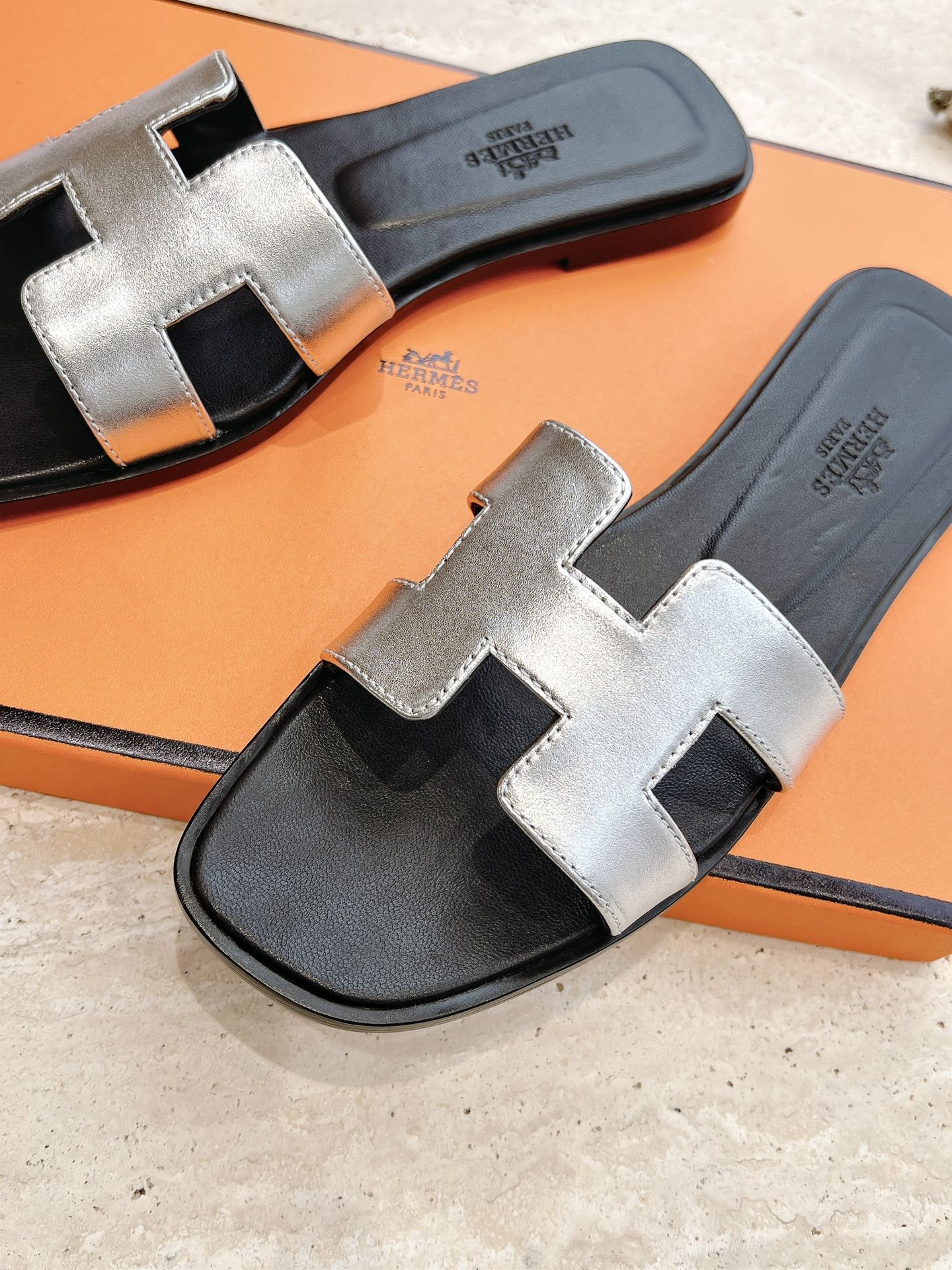 HM 25 Oran Sandal Black Silver Metalic Calfskin