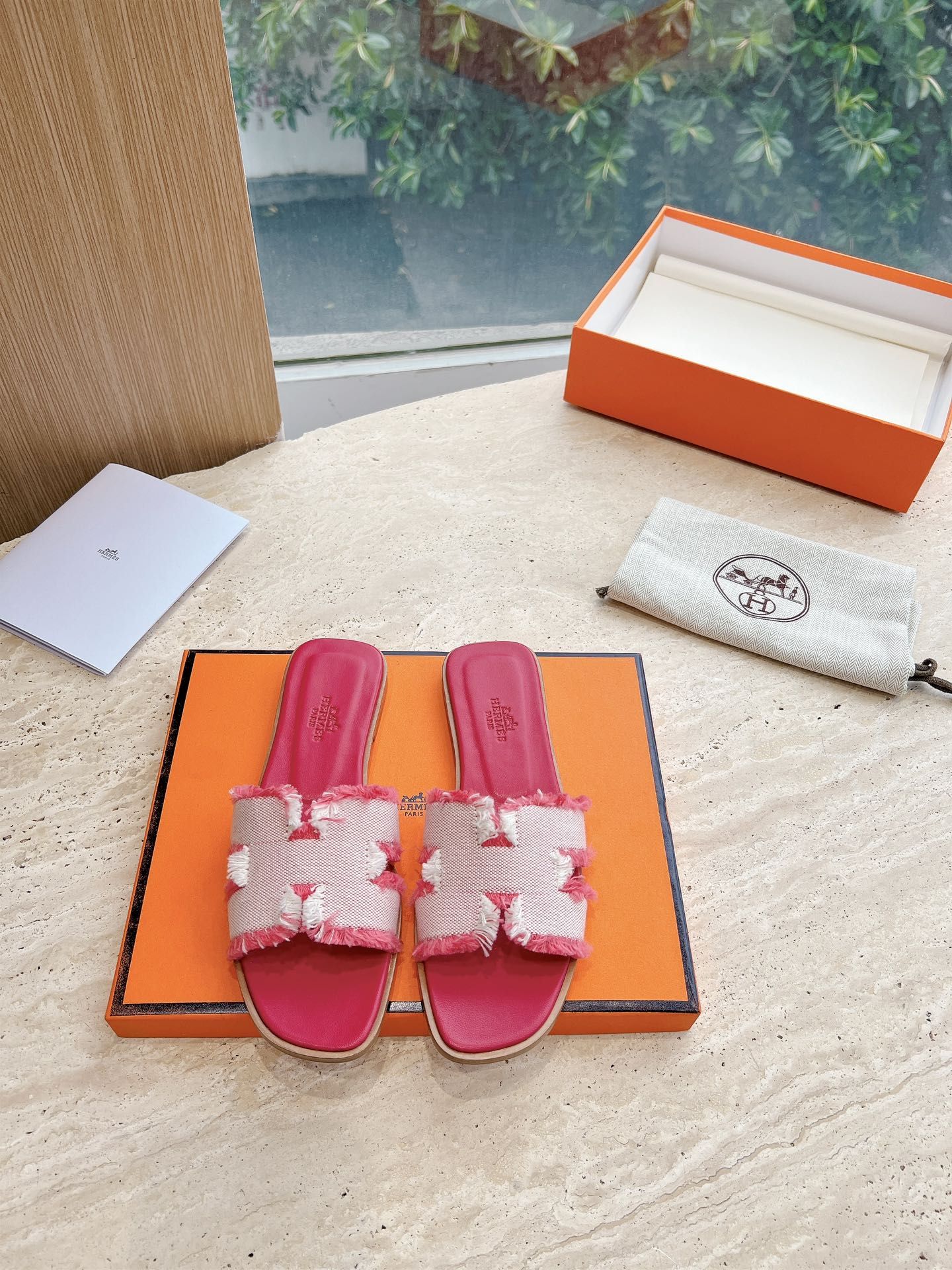 HM 25 Oran Sandal Dark Red Calfskin White Denim