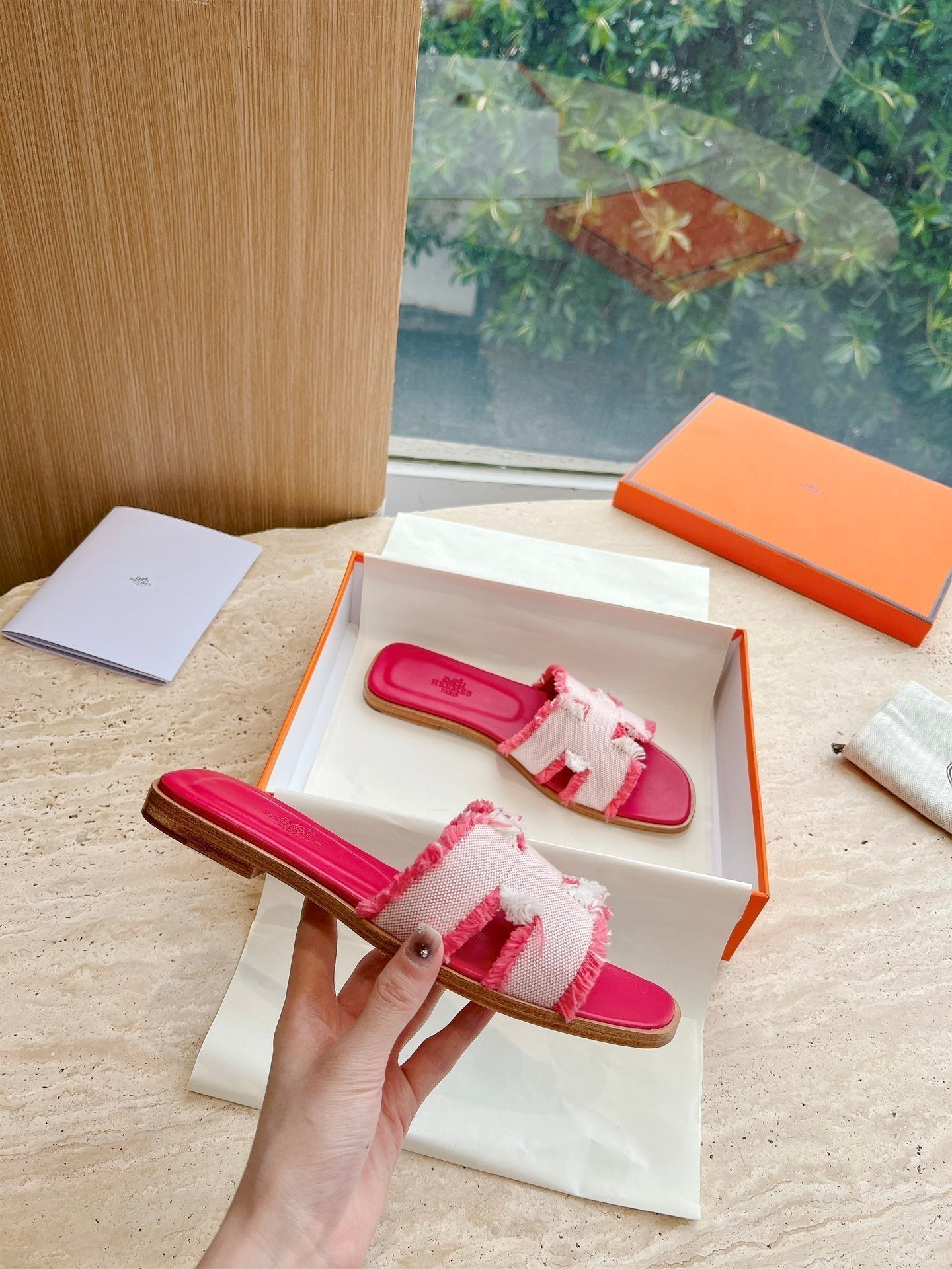 HM 25 Oran Sandal Dark Red Calfskin White Denim