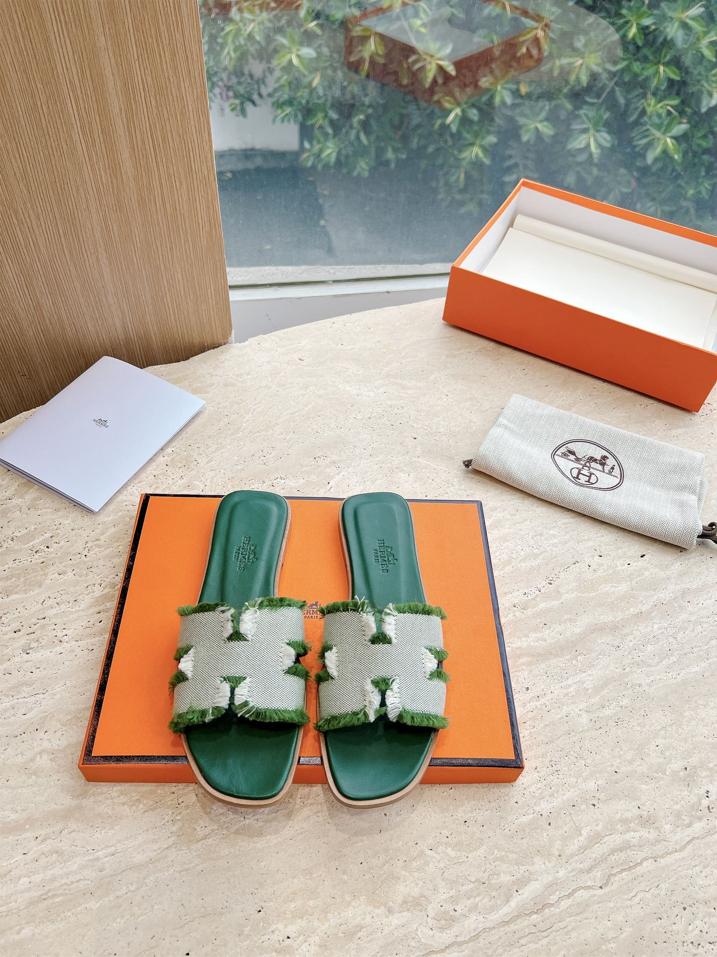 HM 25 Oran Sandal Green Calfskin White Denim