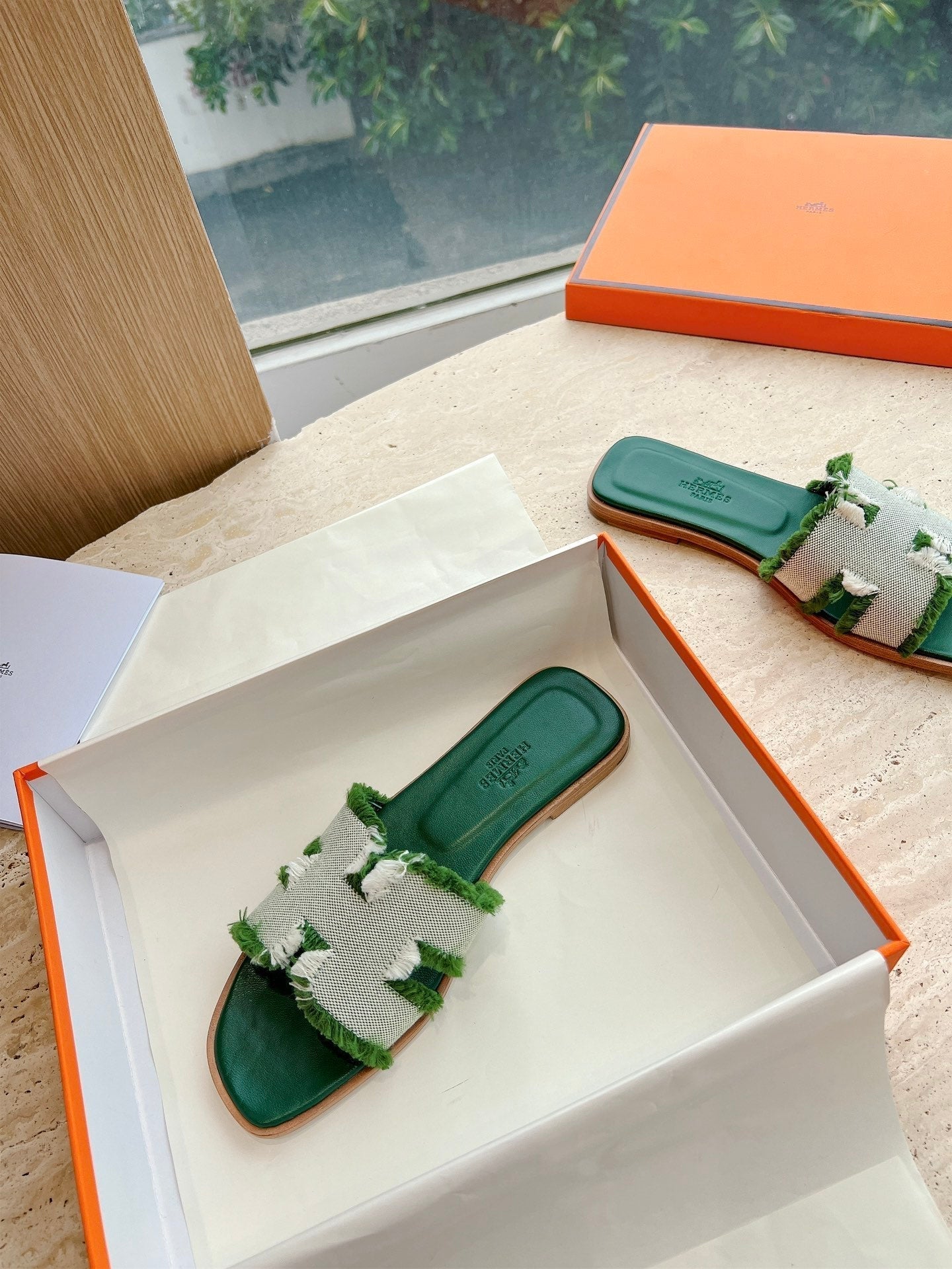 HM 25 Oran Sandal Green Calfskin White Denim