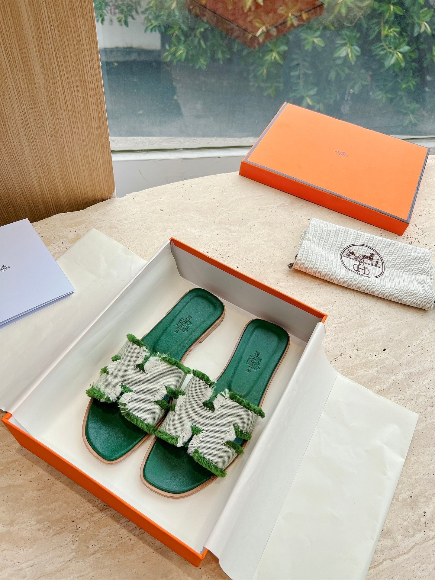 HM 25 Oran Sandal Green Calfskin White Denim