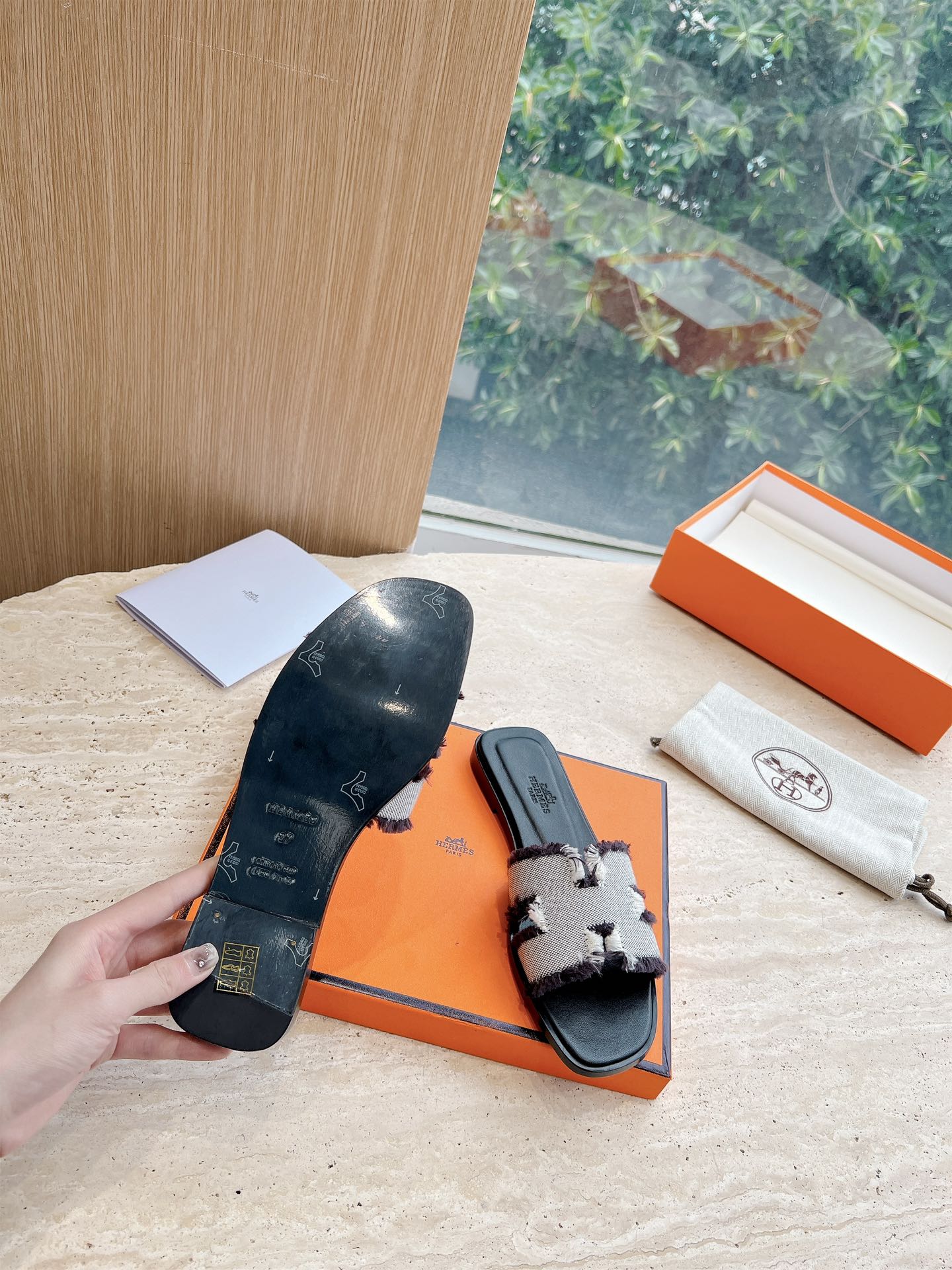 HM 25 Oran Sandal Black Calfskin White Denim