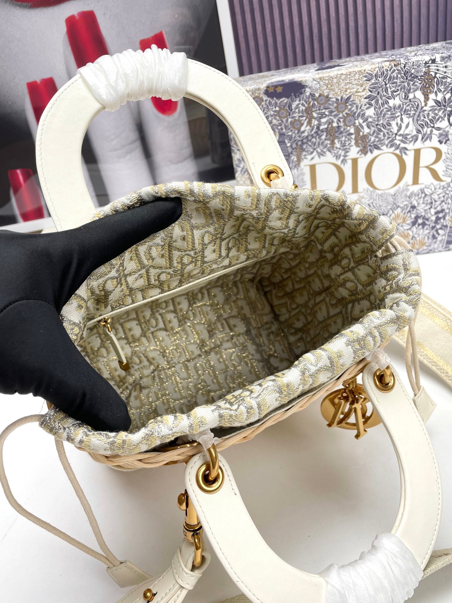 medium lady 24 bamboo basket white canvas