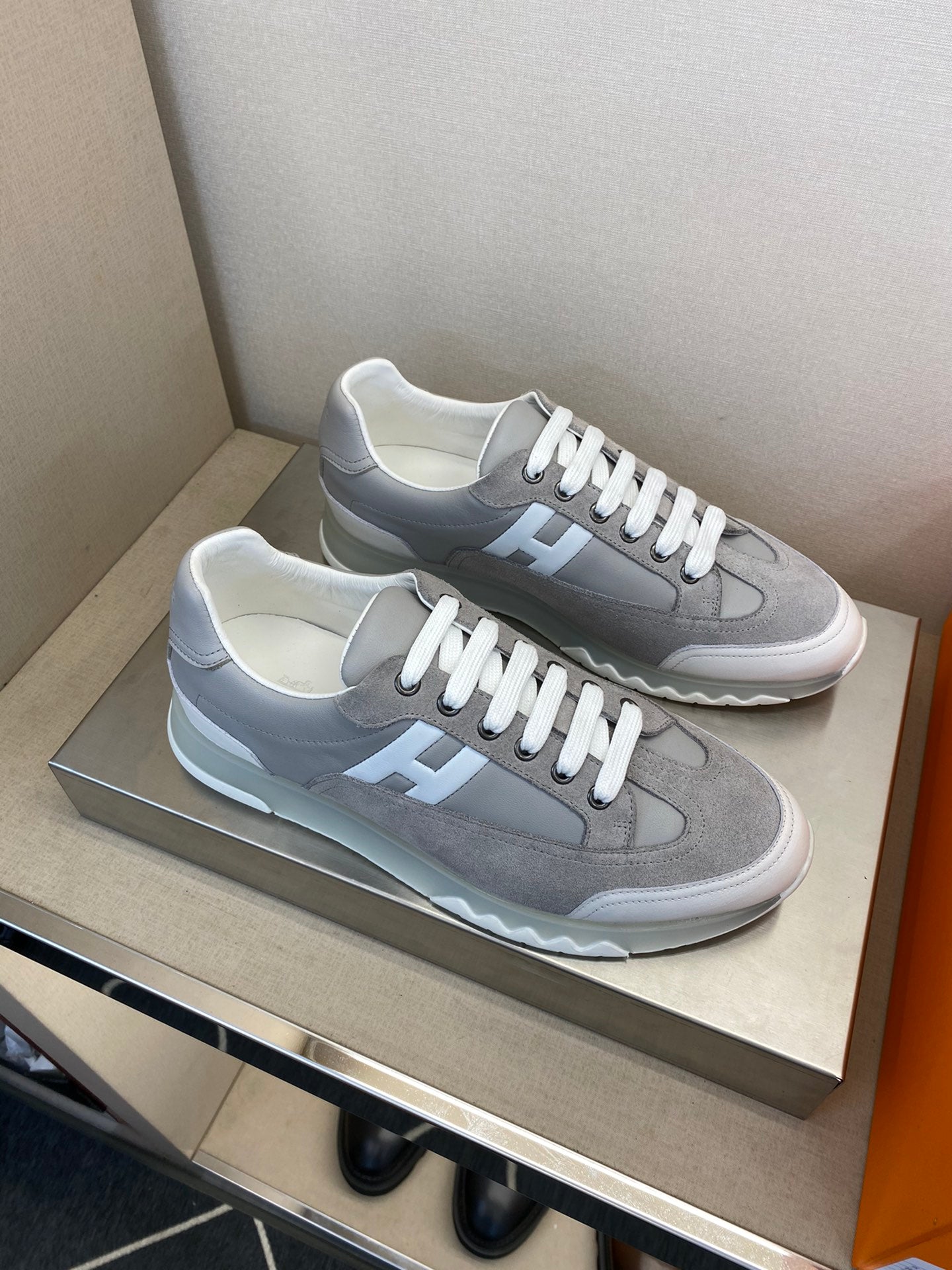 HM Men's Sneaker Grey Suede Calfskin 711357