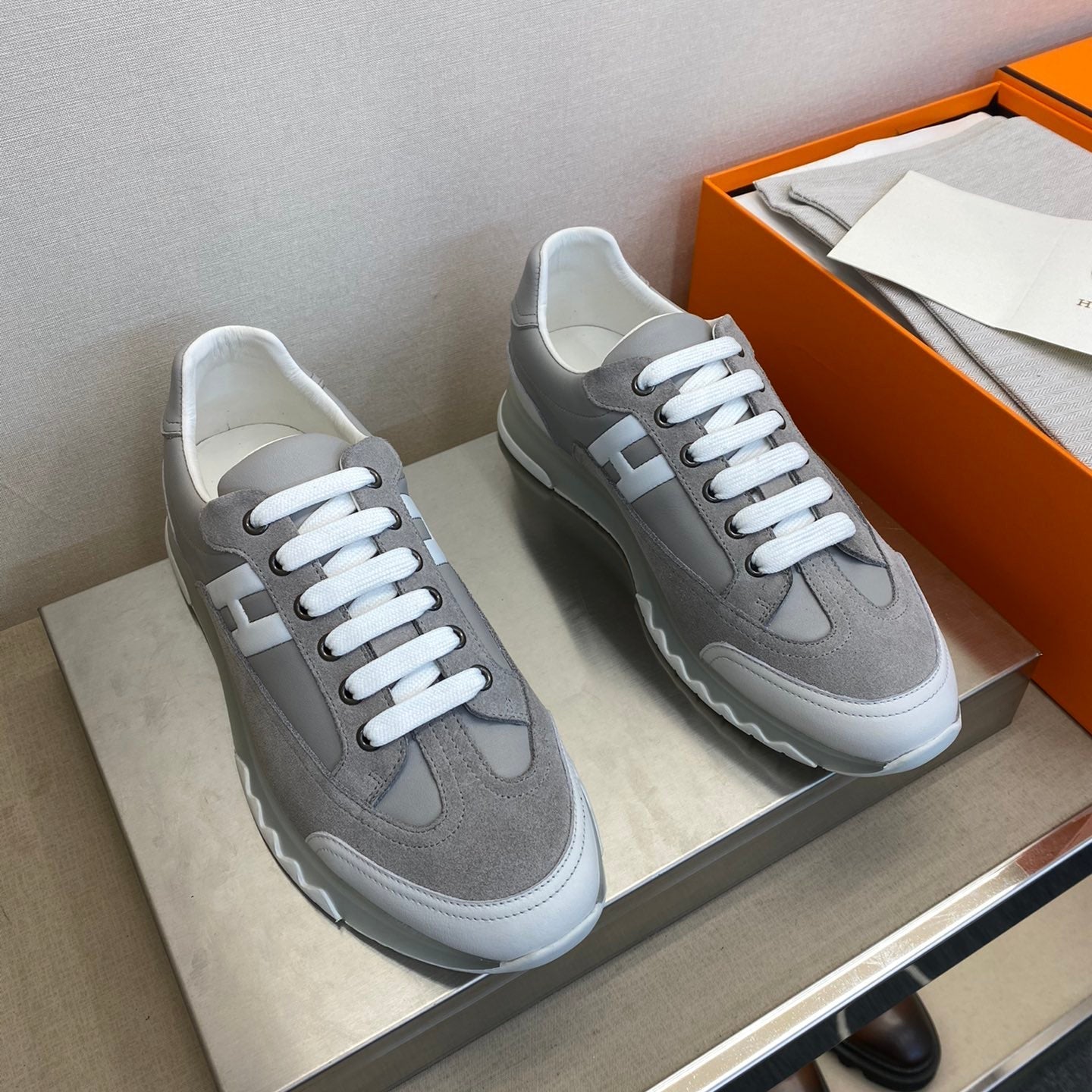 HM Men's Sneaker Grey Suede Calfskin 711357