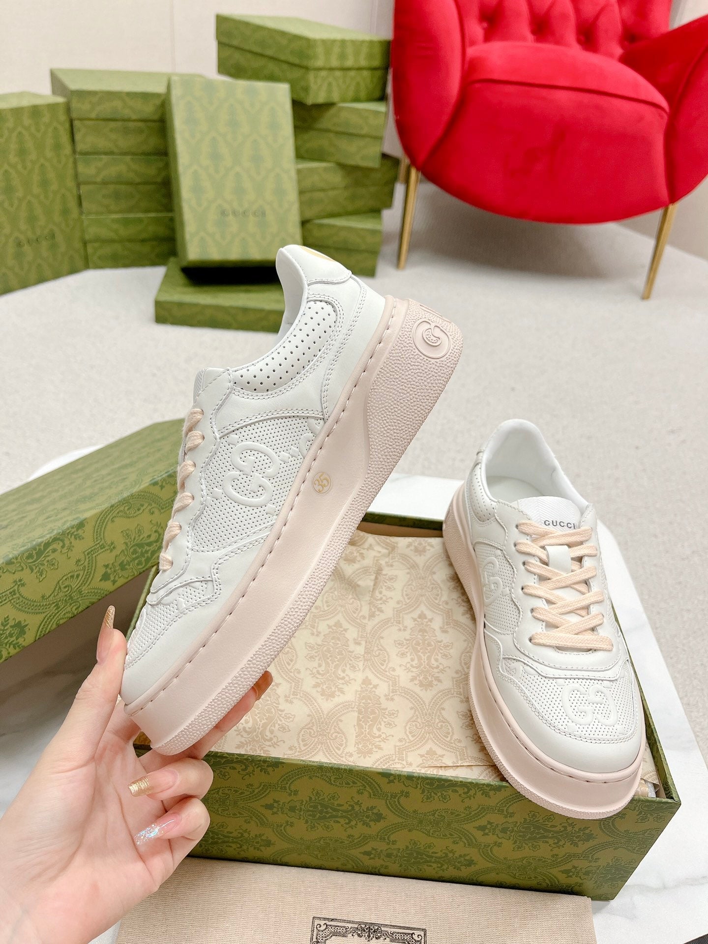 GG EMBOSSED TRAINER WHITE AND PASTEL PINK CALFSKIN
