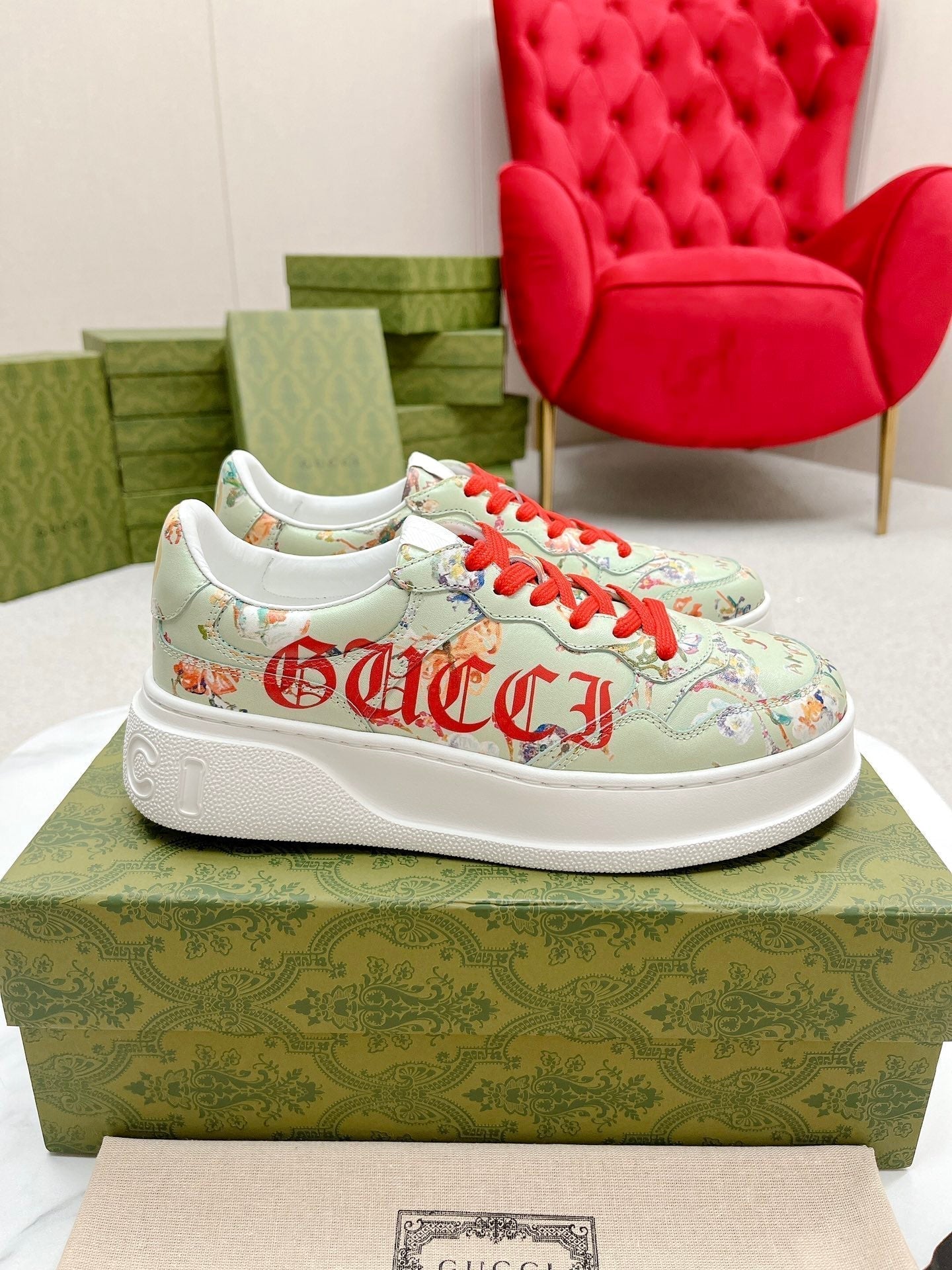 GG TRAINER SAGE CALFSKIN WITH FLOWERS PATTERN