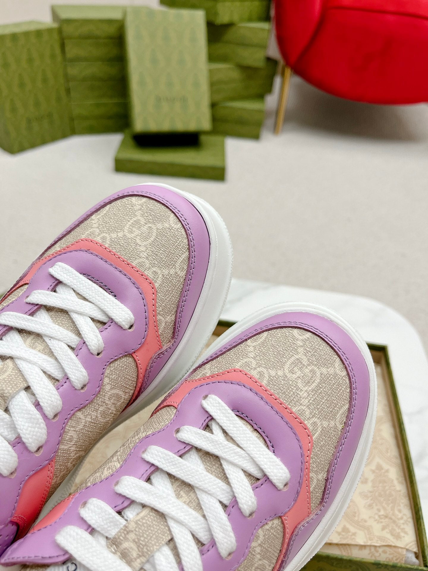 GG TRAINER LIGHT GRAY AND PURPLE CALFSKIN