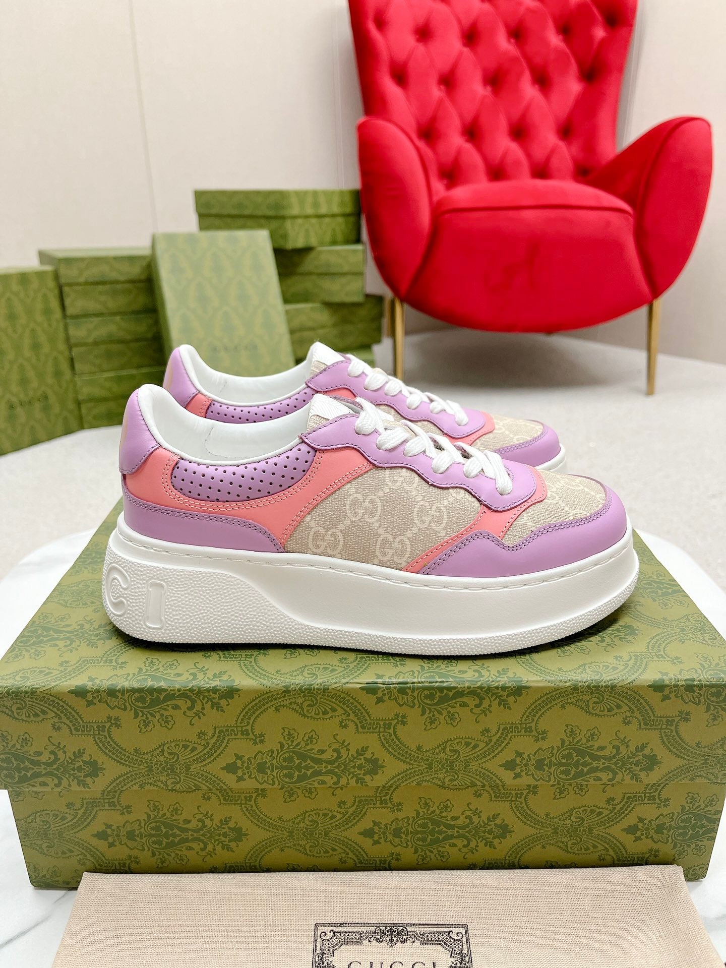 GG TRAINER LIGHT GRAY AND PURPLE CALFSKIN