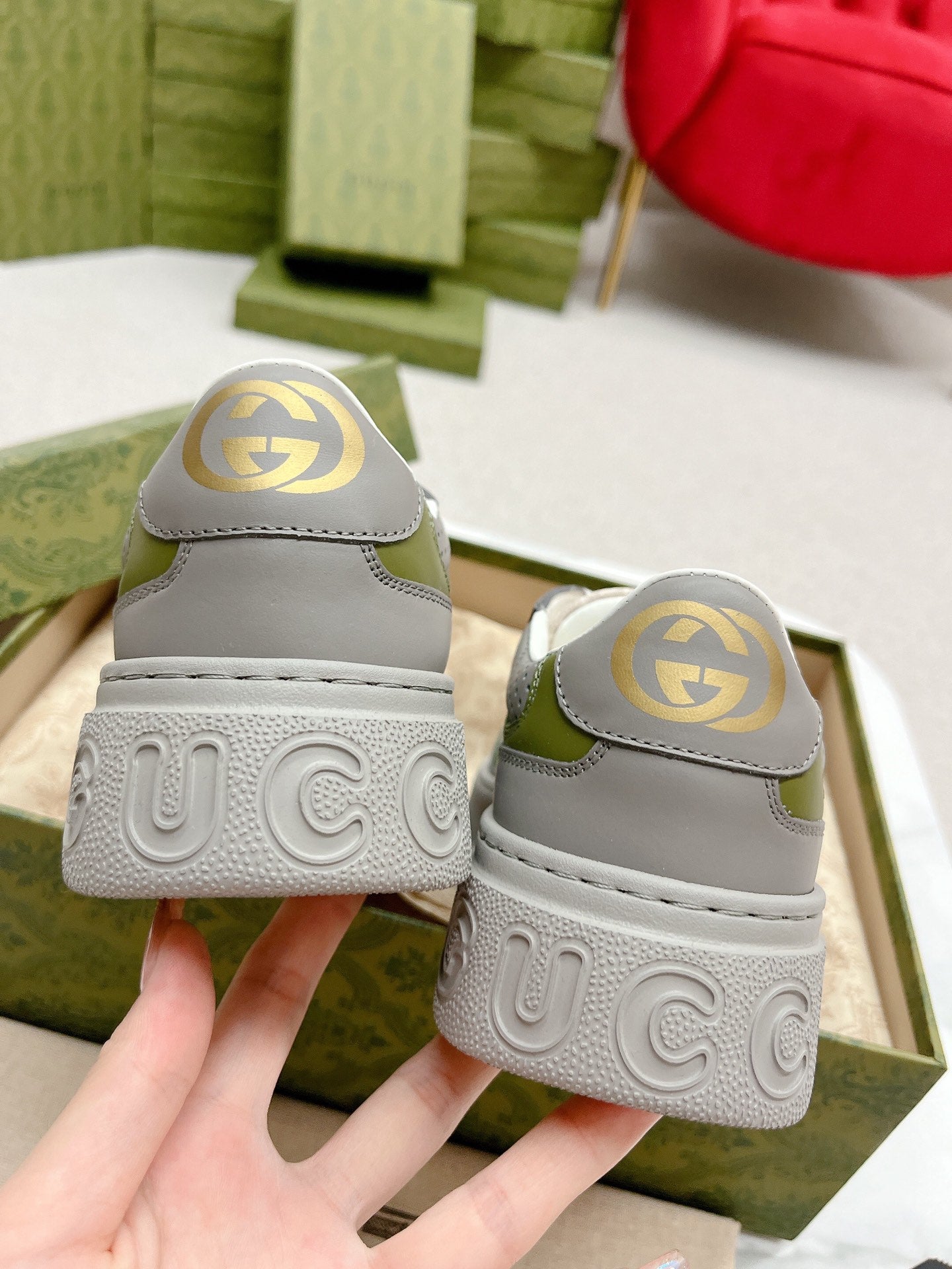 GG TRAINER GRAY AND CREAMY WHITE CALFSKIN