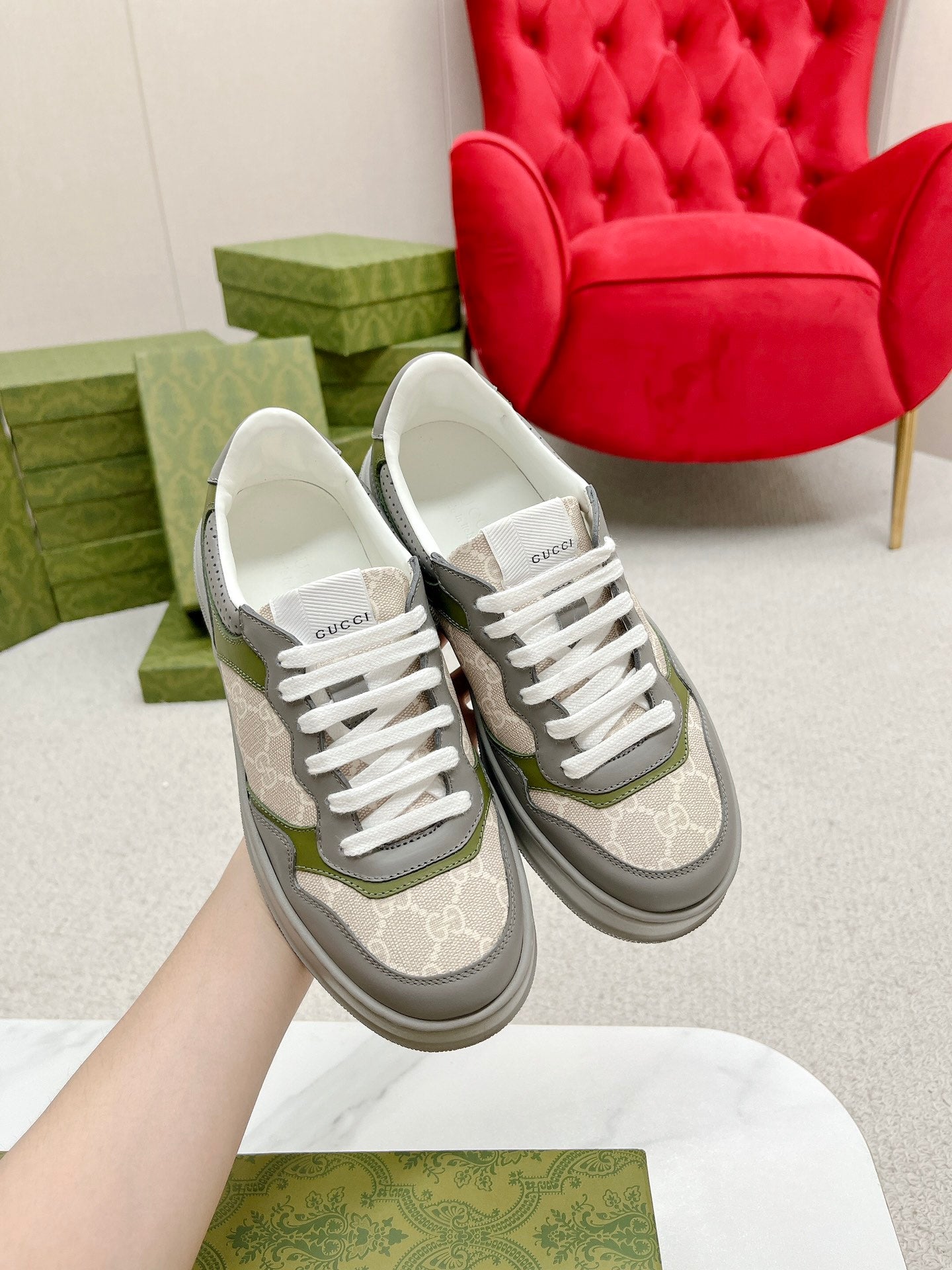 GG TRAINER GRAY AND CREAMY WHITE CALFSKIN