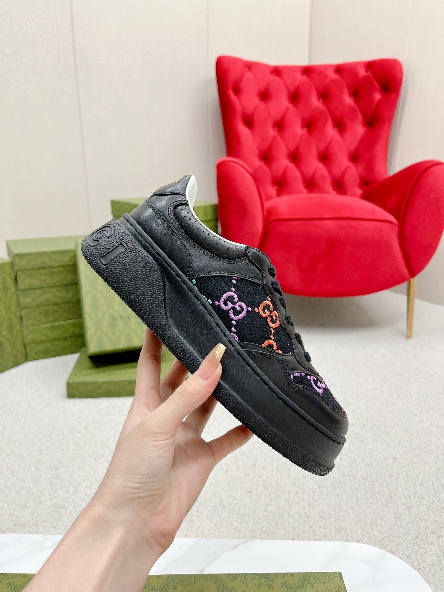 GG TRAINER BLACK CALFSKIN WITH PATTERN