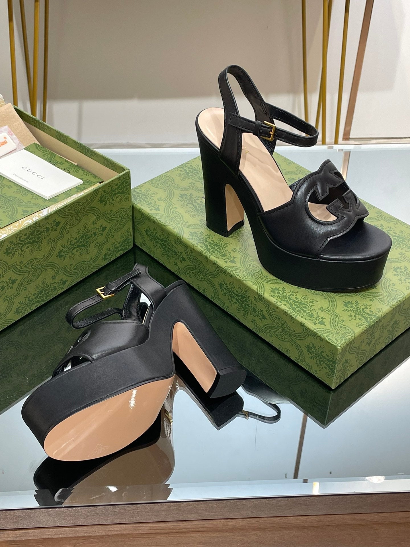 GG 120 INTERLOCKING G SANDAL BLACK CALFSKIN