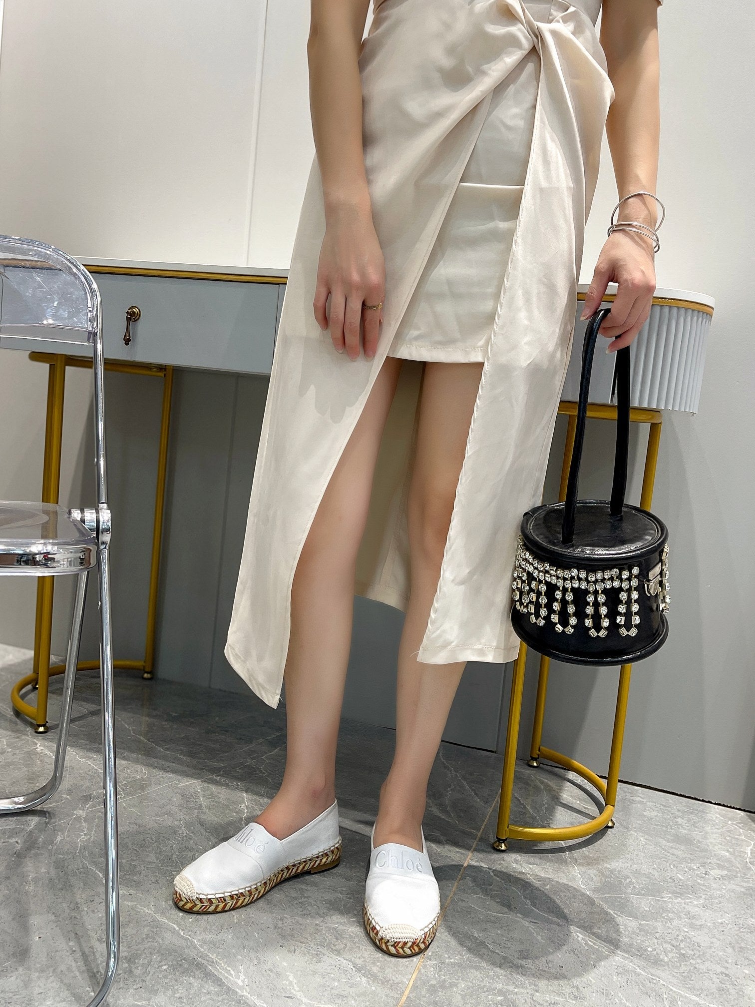 CHLOÃ‰ LOAFERS IN WHITE FABRIC AND RAFFIA