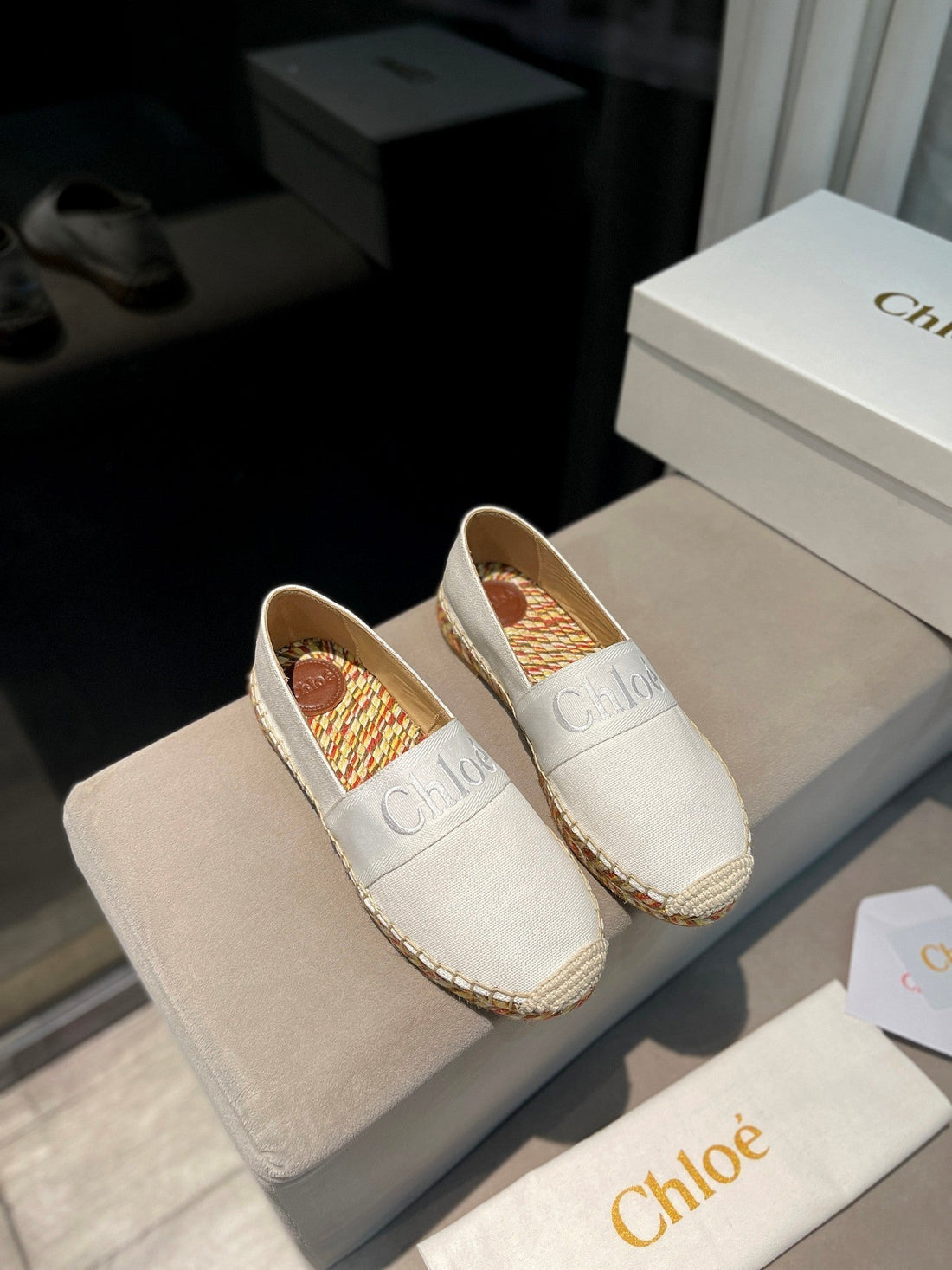 CHLOÃ‰ LOAFERS IN WHITE FABRIC AND RAFFIA