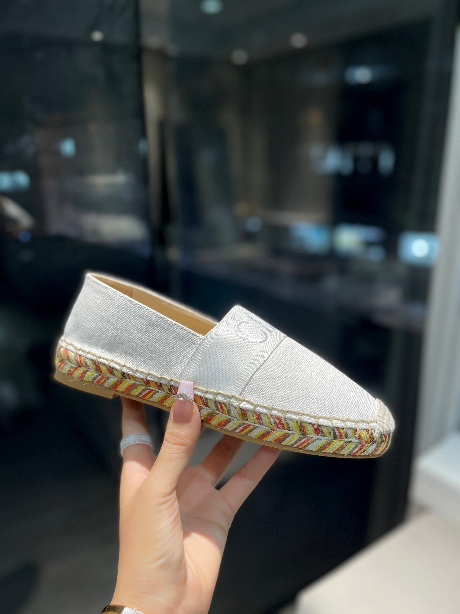 CHLOÃ‰ LOAFERS IN WHITE FABRIC AND RAFFIA