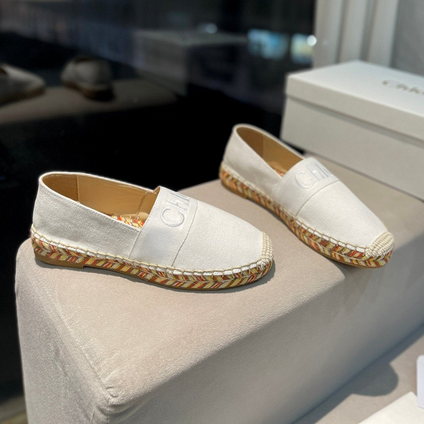 CHLOÃ‰ LOAFERS IN WHITE FABRIC AND RAFFIA