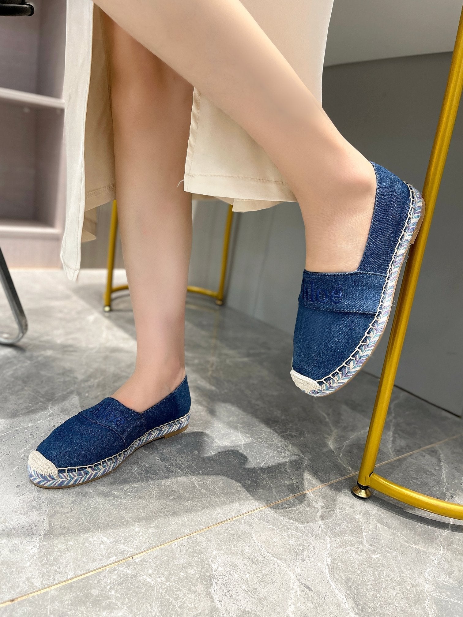 CHLOÃ‰ LOAFERS IN NAVY BLUE FABRIC AND RAFFIA