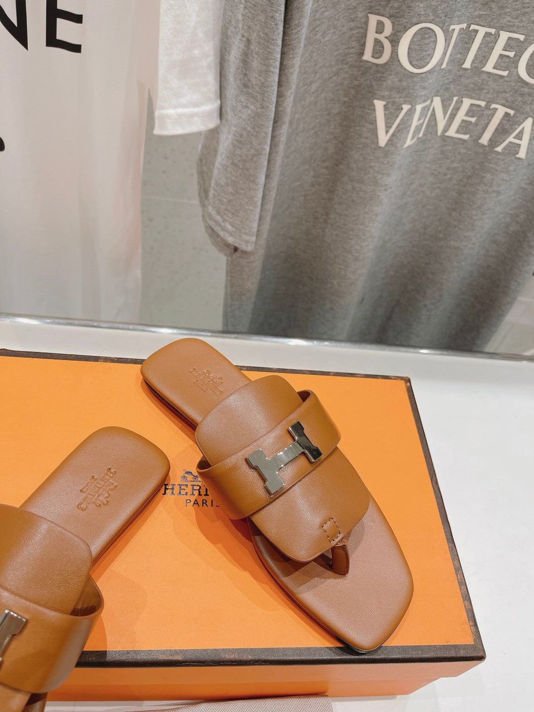 CLASSIC H BUCKLE SANDALS CARAMEL LAMBSKIN